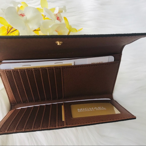 MICHAEL KORS LARGE TRIFOLD WALLET VANILLA LEATHER - Picture 7 of 8